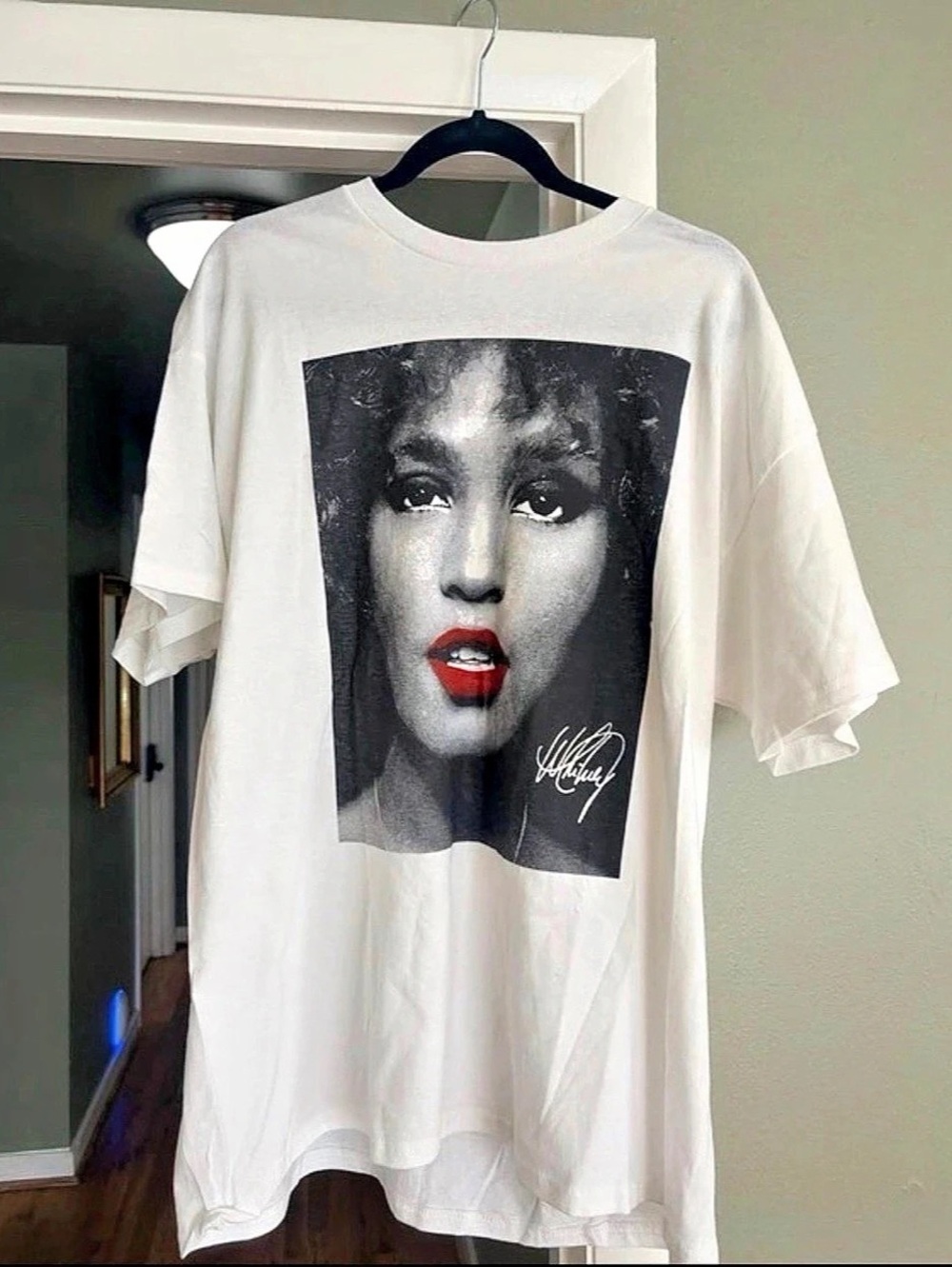 Whitney Houston graphic tee in White Size 1X Like New